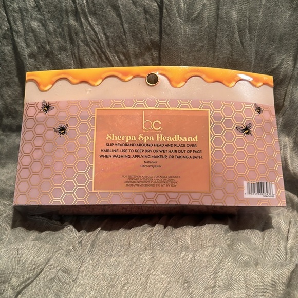 Beauty Concepts Sherpa Spa Bear Headband NIP - Picture 2 of 3